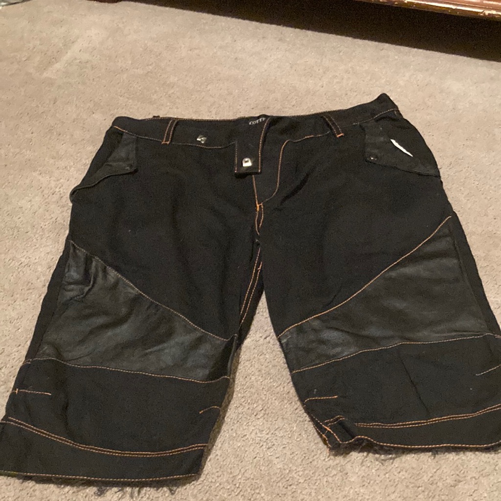 Cotte D’armes Nyc Runway Capri Cargo Shorts.